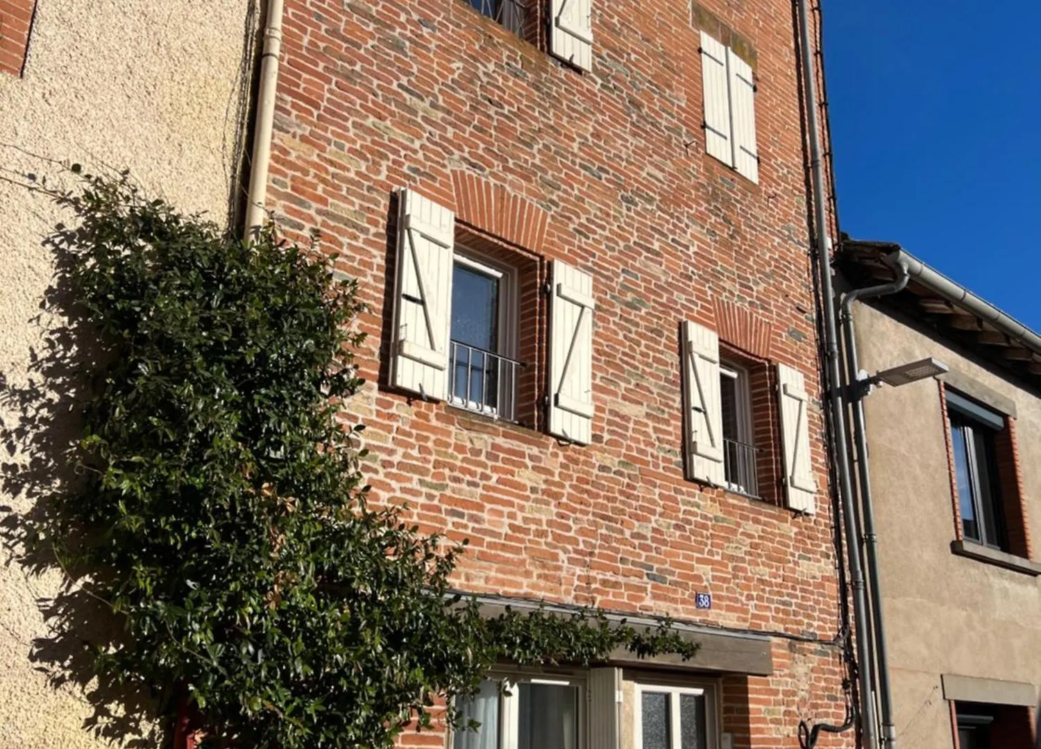 La Petite Maison Dans Le Village Lafrançaise